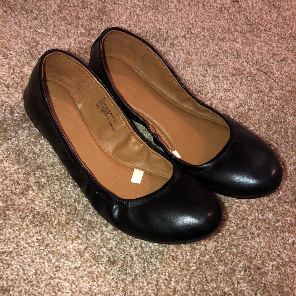 Size 8.5 Women’s Black Leather Flats